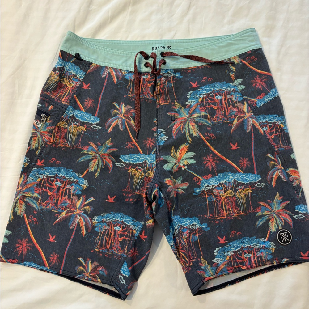 Roark Men's Tropical Print Hybrid Shorts - Black and Blue